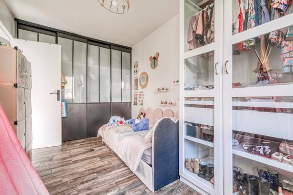 Christophe Michaudelle – CAPIFRANCE - vous propose proche de Saint Mard : maison indépendante - 4P - 85 m² - 2 chambres - 1 pièce d'eau - buanderie - 1 dépendance (54 m²) beau jardin