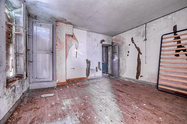 Christophe Michaudelle – CAPIFRANCE - vous propose proche de Saint Mard : maison indépendante - 4P - 85 m² - 2 chambres - 1 pièce d'eau - buanderie - 1 dépendance (54 m²) beau jardin