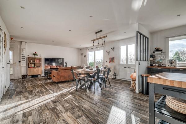 Christophe Michaudelle – CAPIFRANCE - vous propose proche de Saint Mard : maison indépendante - 4P - 85 m² - 2 chambres - 1 pièce d'eau - buanderie - 1 dépendance (54 m²) beau jardin