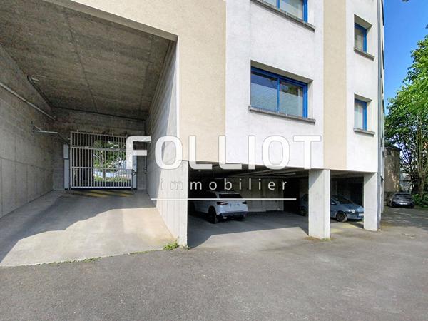 A VENDRE Bureaux 73 m², 2 pièces FOUGERES