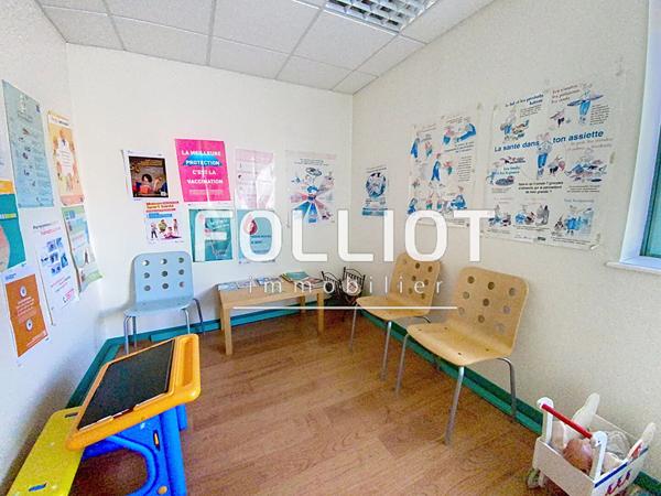 A VENDRE Bureaux 73 m², 2 pièces FOUGERES