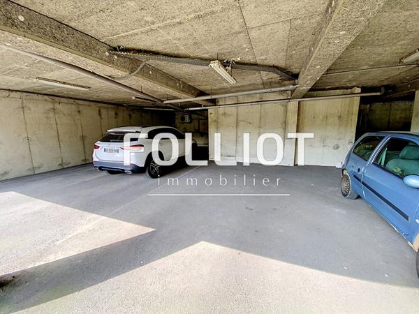 A VENDRE Bureaux 73 m², 2 pièces FOUGERES
