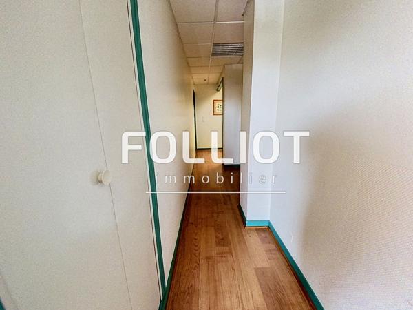 A VENDRE Bureaux 73 m², 2 pièces FOUGERES