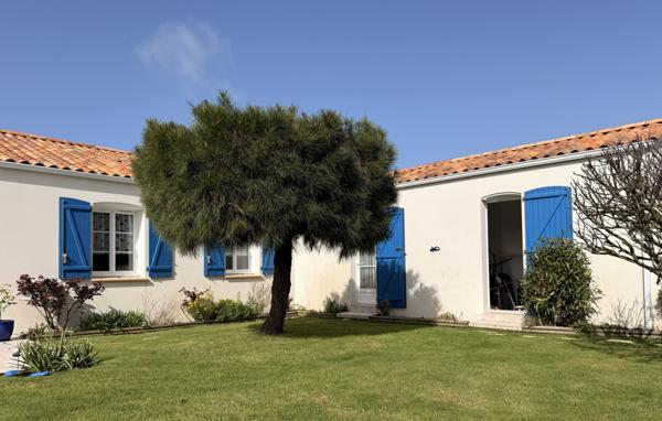 Maison de plain-pied avec jardin arboré, secteur Château d’Olonne, proche du bourg
