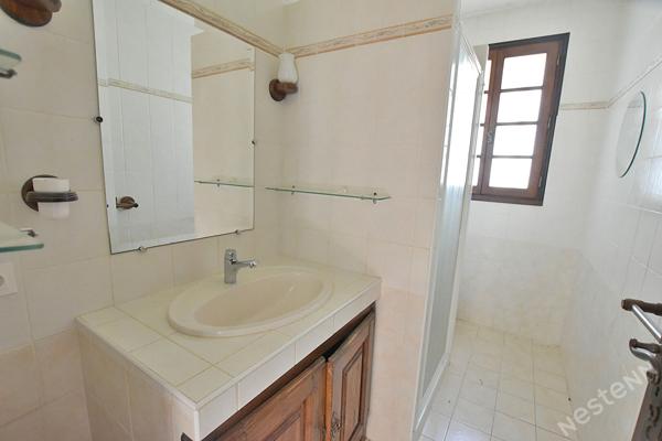 A vendre maison familiale vie de plain-pied avec double garage et grand terrain !