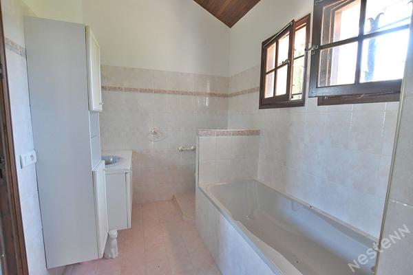 A vendre maison familiale vie de plain-pied avec double garage et grand terrain !