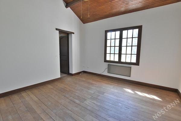 A vendre maison familiale vie de plain-pied avec double garage et grand terrain !