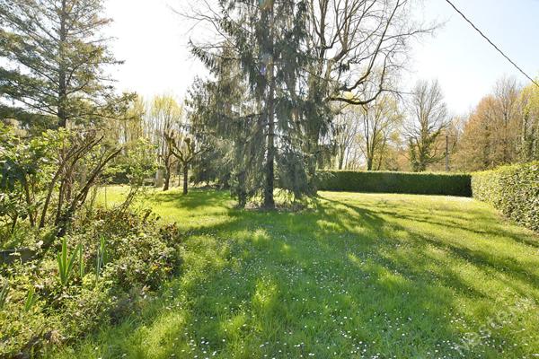 A vendre maison familiale vie de plain-pied avec double garage et grand terrain !