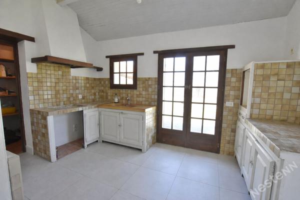 A vendre maison familiale vie de plain-pied avec double garage et grand terrain !