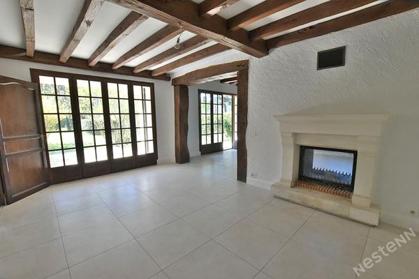 A vendre maison familiale vie de plain-pied avec double garage et grand terrain !