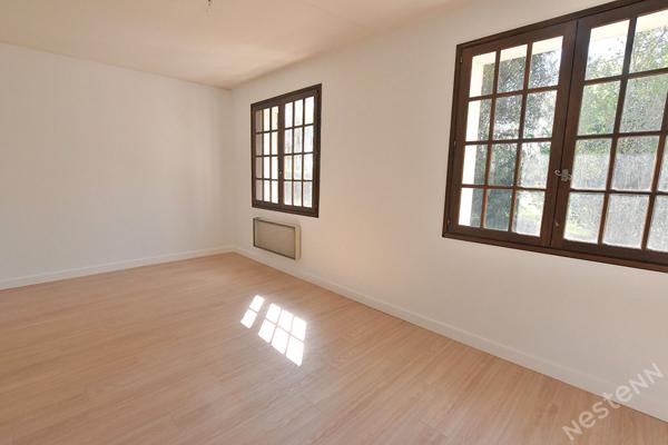 A vendre maison familiale vie de plain-pied avec double garage et grand terrain !