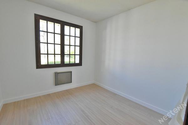 A vendre maison familiale vie de plain-pied avec double garage et grand terrain !