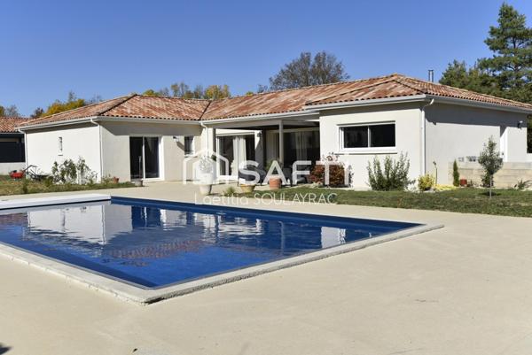 Grande villa de 204 m² avec piscine à Castres.