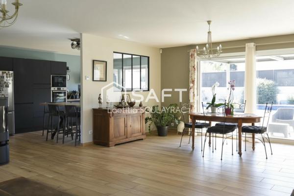 Grande villa de 204 m² avec piscine à Castres.