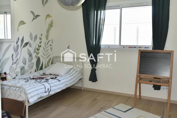 Grande villa de 204 m² avec piscine à Castres.