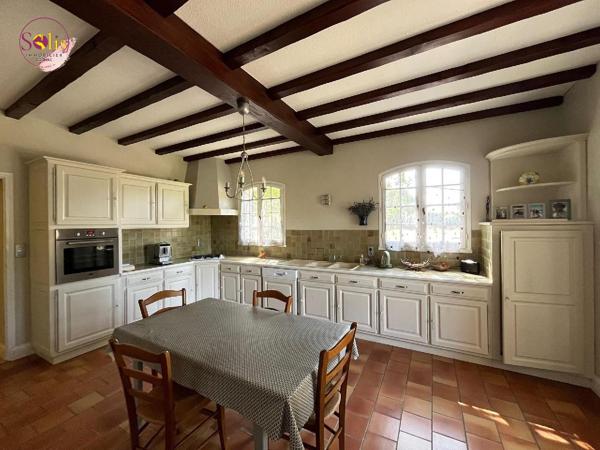 Pavillon avec 4 chambres sur 3 700 m² de jardin ! Ne ...