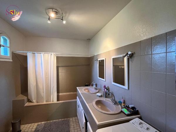 Pavillon avec 4 chambres sur 3 700 m² de jardin ! Ne ...