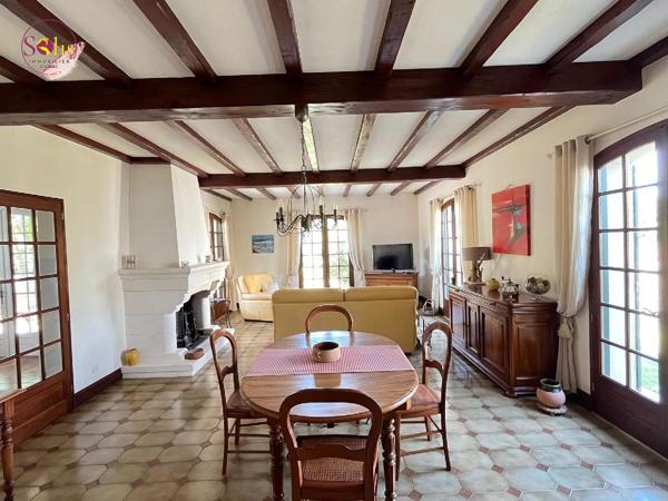 Pavillon avec 4 chambres sur 3 700 m² de jardin ! Ne ...