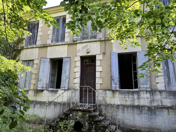 MARMANDE belle et grande demeure en pierre à restaurer