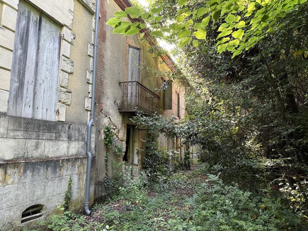 MARMANDE belle et grande demeure en pierre à restaurer