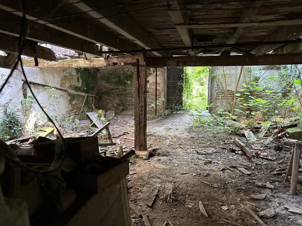 MARMANDE belle et grande demeure en pierre à restaurer