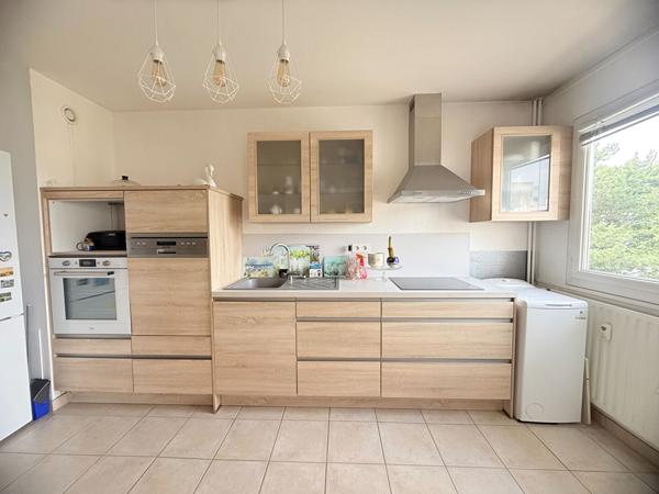 Appartement deux pièces de 50m² avec balcon, square des anciennes provinces