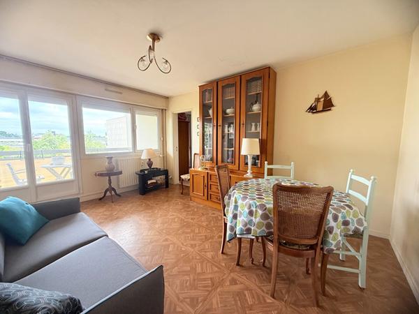Appartement deux pièces de 50m² avec balcon, square des anciennes provinces