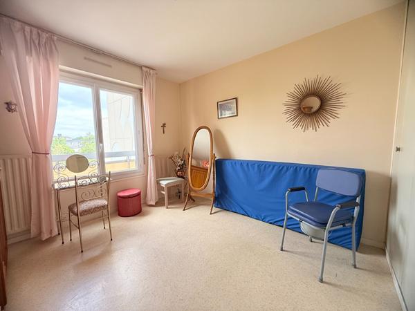 Appartement deux pièces de 50m² avec balcon, square des anciennes provinces