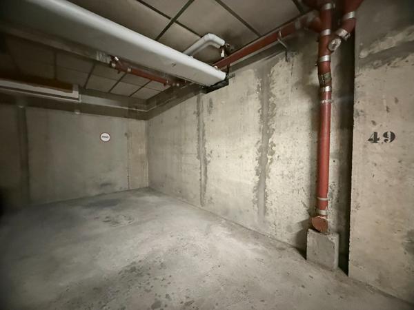 Appartement deux pièces de 50m² avec balcon, square des anciennes provinces