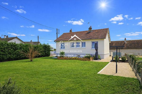 Vue sur l'espace vert et la terrasse arrière
