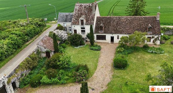 15 ème siècle. 285 m2 + dépendances sur 4036 m2