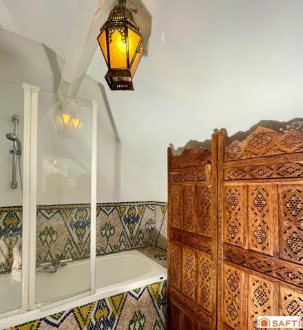 15 ème siècle. 285 m2 + dépendances sur 4036 m2