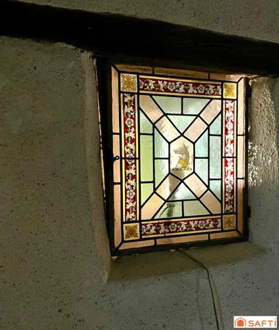 15 ème siècle. 285 m2 + dépendances sur 4036 m2