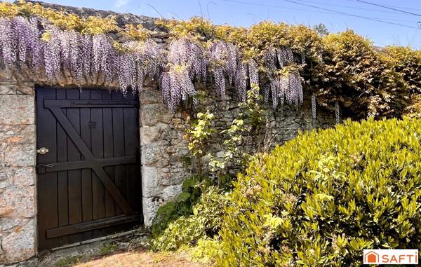 15 ème siècle. 285 m2 + dépendances sur 4036 m2