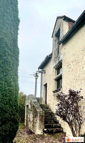 15 ème siècle. 285 m2 + dépendances sur 4036 m2