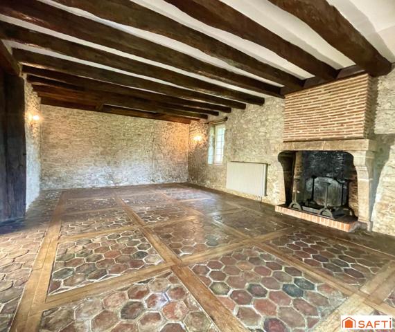 15 ème siècle. 285 m2 + dépendances sur 4036 m2