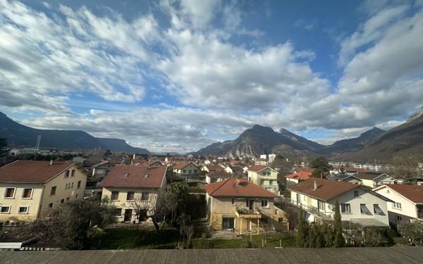 Appartement à vendre    3 pièces • 71,48 m2 Saint-Égrève