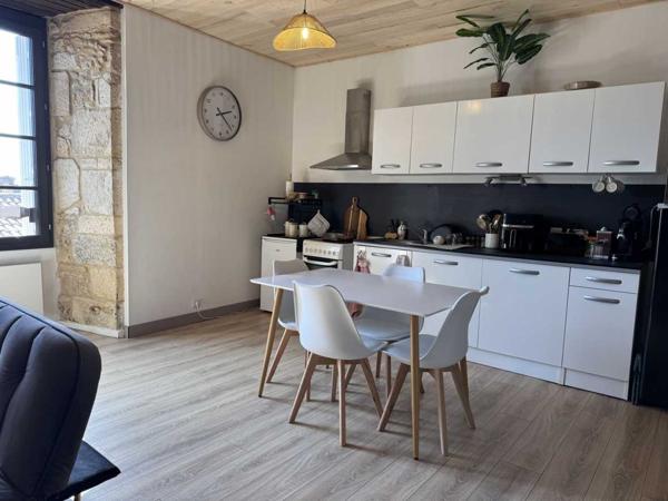Immeuble - Saint-cyprien Bel Immeuble comprenant 5 logements et un garage au coeur du village
