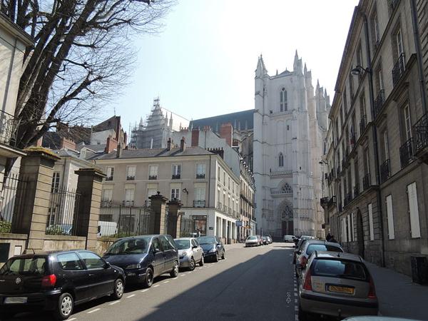 A LOUER - T3 AVEC CHARME DE L'ANCIEN AU PIED DE LA CATHEDRALE