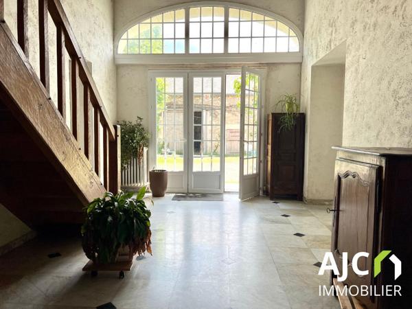 Sainte-Maure-de-Touraine (37800) Belle maison en pierres