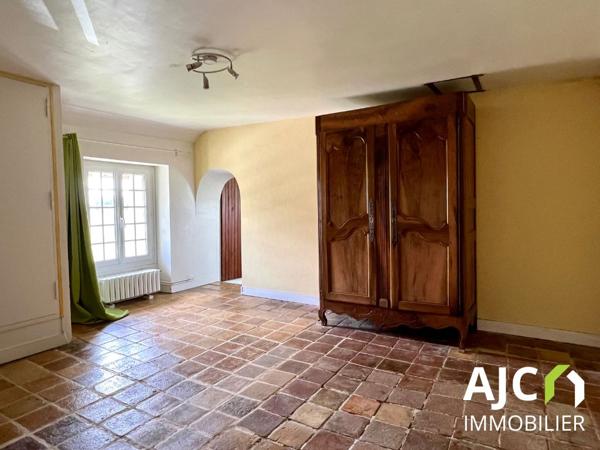 Sainte-Maure-de-Touraine (37800) Belle maison en pierres