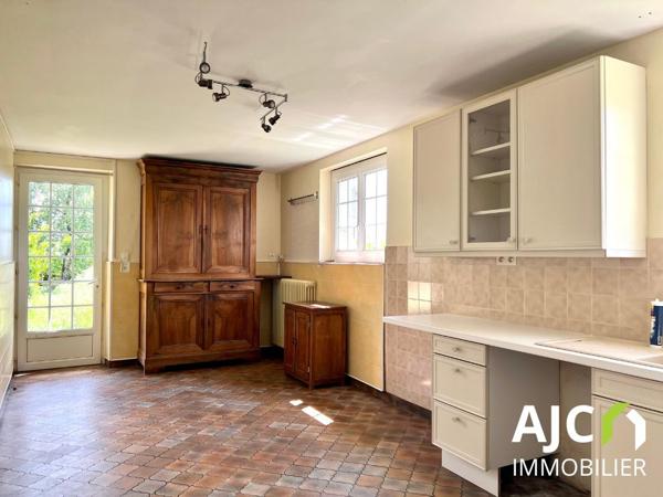 Sainte-Maure-de-Touraine (37800) Belle maison en pierres