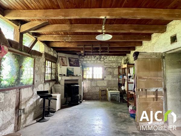 Sainte-Maure-de-Touraine (37800) Belle maison en pierres