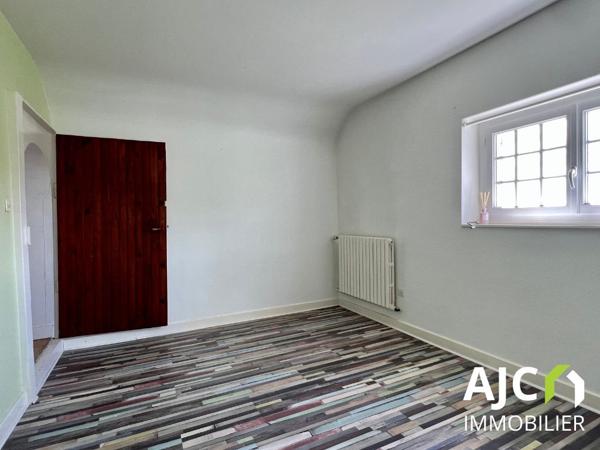 Sainte-Maure-de-Touraine (37800) Belle maison en pierres