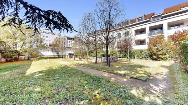 Villeurbanne (69100) VILLEURBANNE RUE MILLON, APPARTEMENT 98 m² en RDJ avec CAVE + GARAGE