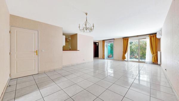 Villeurbanne (69100) VILLEURBANNE RUE MILLON, APPARTEMENT 98 m² en RDJ avec CAVE + GARAGE