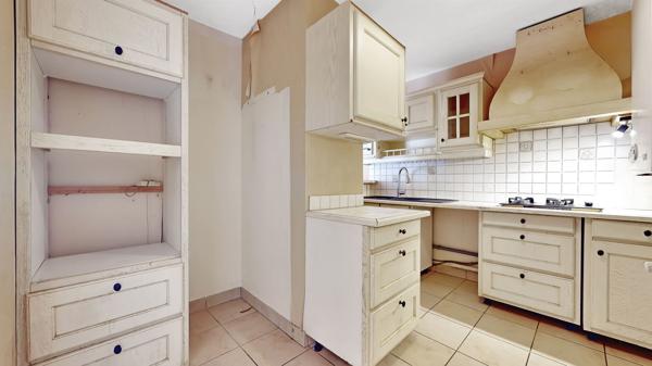 Villeurbanne (69100) VILLEURBANNE RUE MILLON, APPARTEMENT 98 m² en RDJ avec CAVE + GARAGE