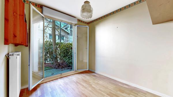 Villeurbanne (69100) VILLEURBANNE RUE MILLON, APPARTEMENT 98 m² en RDJ avec CAVE + GARAGE