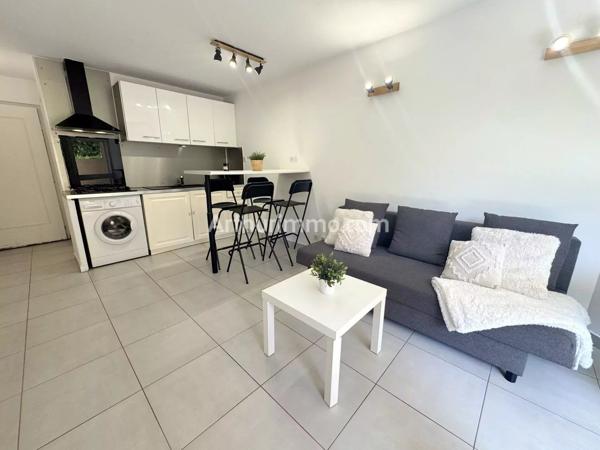 Vente                                                      Appartement
                        
                     2 pièces                      32 m2                     à Sainte-Maxime