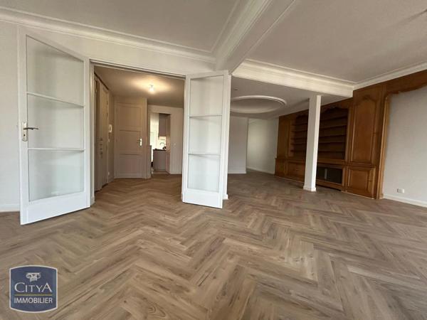 Appartement à louer 5 pièces 137.3m²